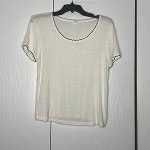 White tee with embroidered neck